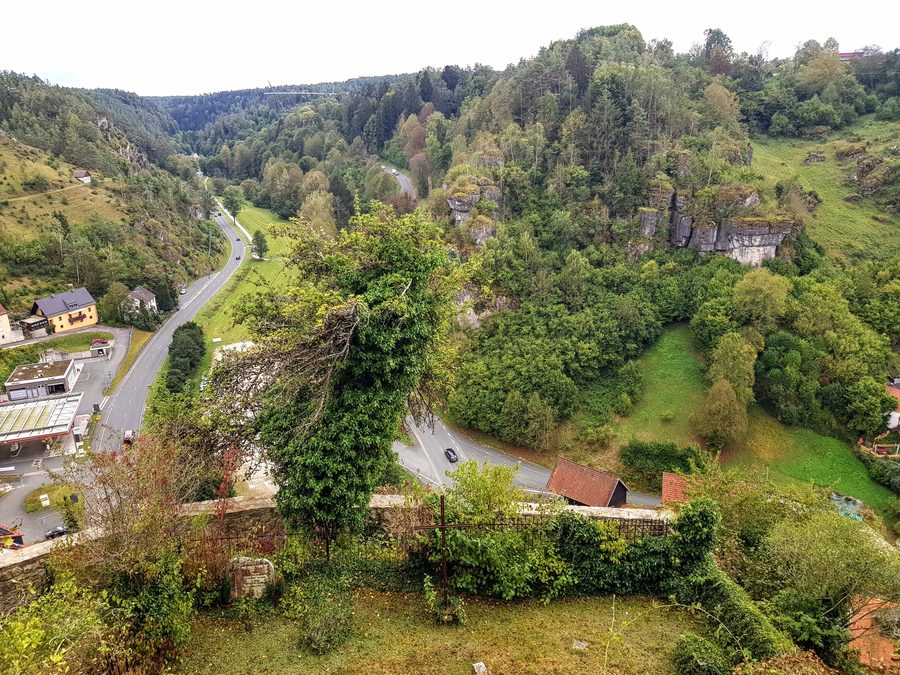 Burg Pottenstein über dem Weihersbachtal