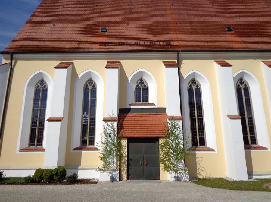Außenansicht der Pfarrkirche St. Martin in Tettenweis