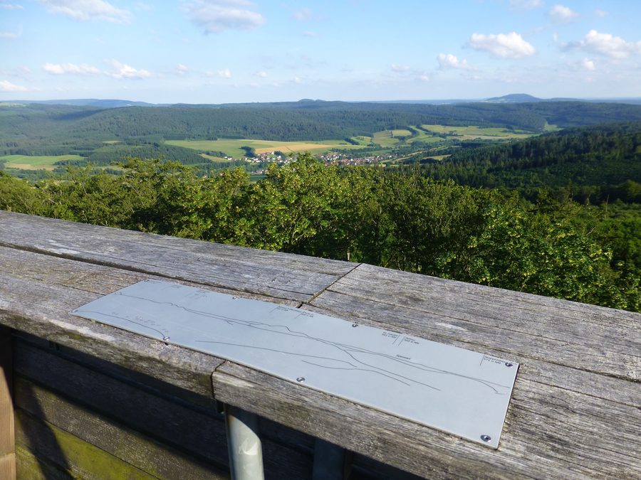Blick vom Aussichtsturm der Mottener Haube über die Rhönlandschaft bei Kothen