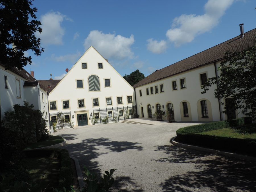 Südseite von Schloss Pörnbach
