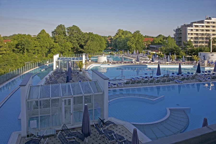 Außenbereich der Europa Therme in Bad Füssing im Landkreis Passau