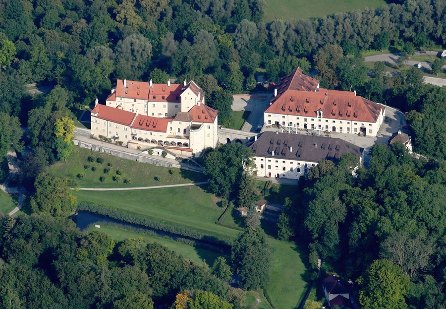 Luftaufnahme von Schloss Seefeld aus südöstlicher Richtung