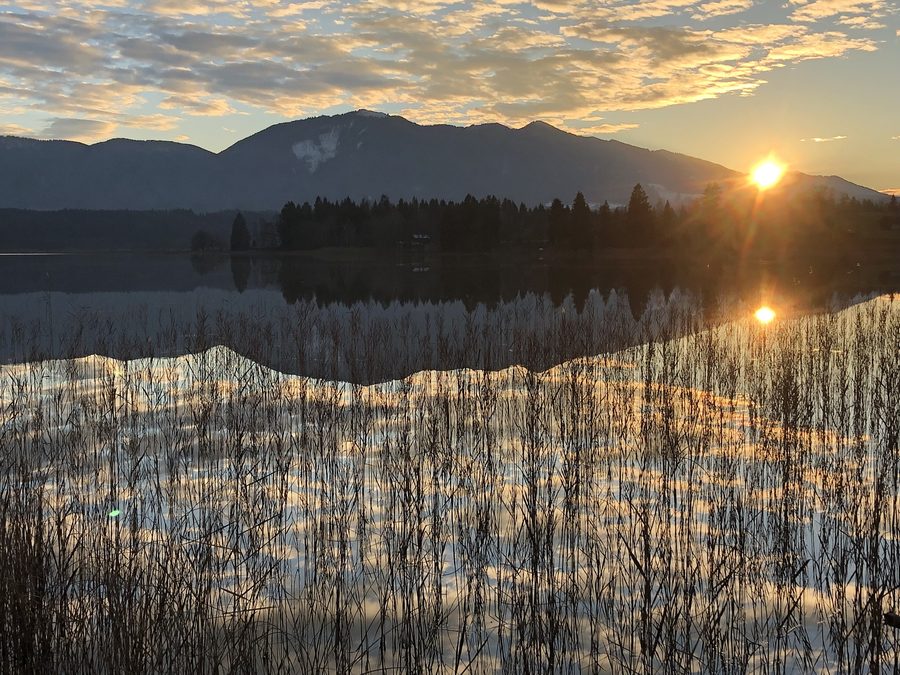 Staffelsee bei Murnau im Herbst mit dem Hörnle im Hintergrund