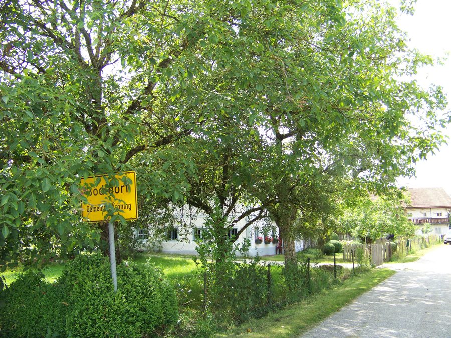 Weiler Bödldorf in der Gemeinde Kröning im niederbayerischen Hügelland