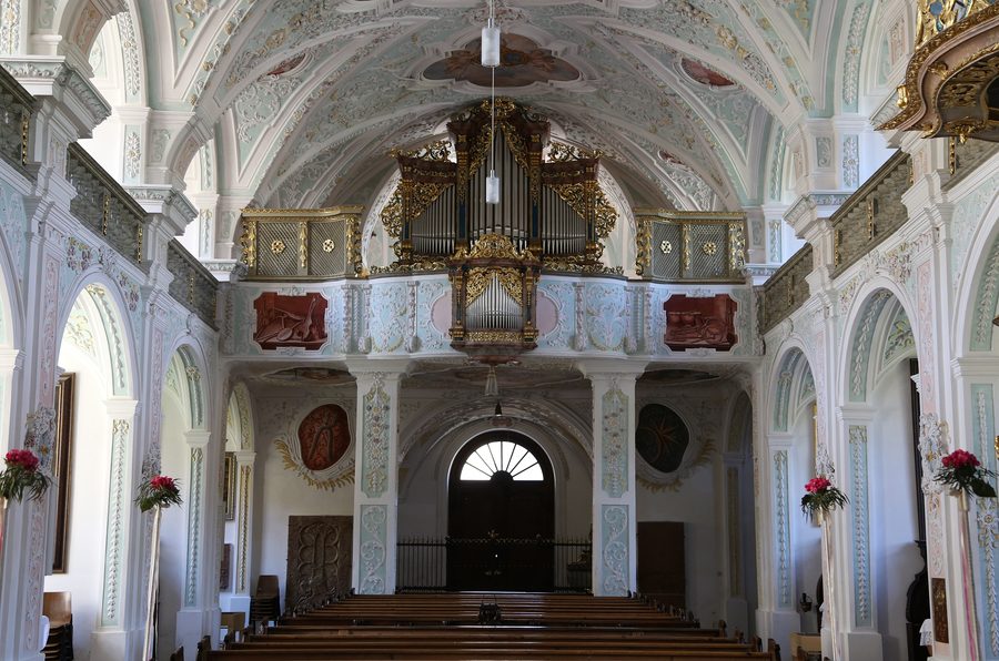 Innenraum der Klosterkirche Mariä Himmelfahrt in Au am Inn bei Gars am Inn