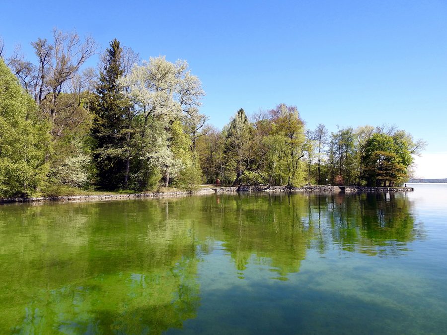 Uferbereich des Erholungsgebiets Paradies am Starnberger See in Possenhofen