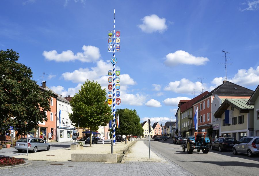 Marktplatz von Aidenbach in Niederbayern