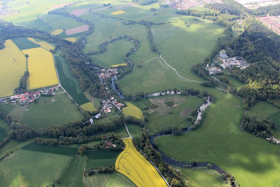 Die Waldnaab bei Hammerharlesberg im Oberpfälzer Wald nahe Weiden