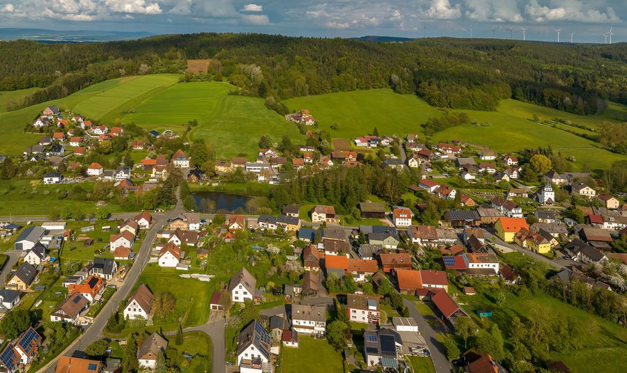 Luftbild von Glashütten bei Bayreuth mit der umliegenden Landschaft