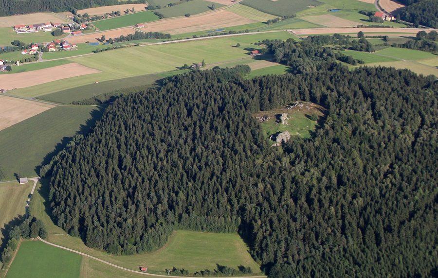 Burgstall Wildstein auf dem Wildenstein bei Teunz im Oberpfälzer Wald