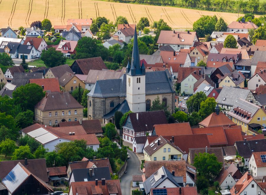 Luftaufnahme der Pfarrkirche St. Kilian in Pretzfeld