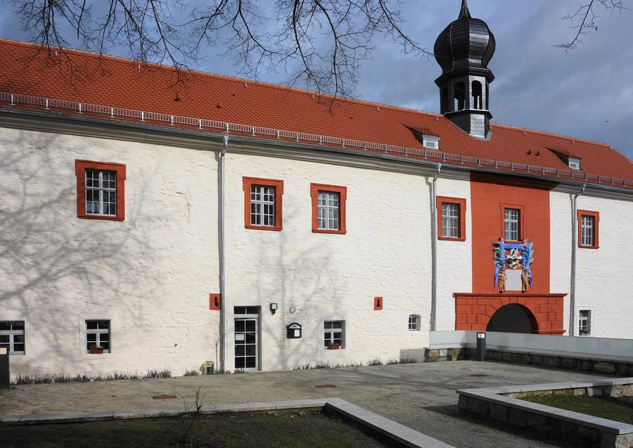 Schloss Emtmannsberg mit Gaststätte, Gemeindekanzlei und Dorfladen