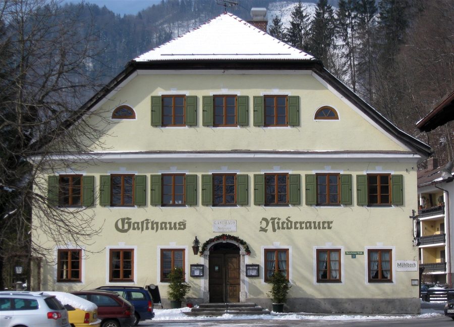 Gasthaus Niederauer an der Rosenheimer Straße in Mühlbach, Kiefersfelden