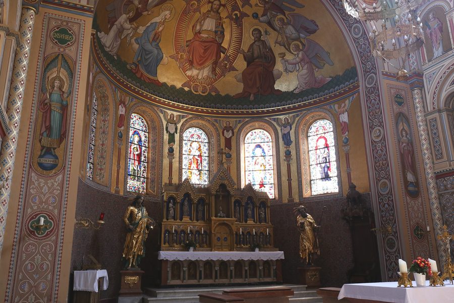 Innenraum der Pfarrkirche St. Bartholomäus in Kraiburg am Inn