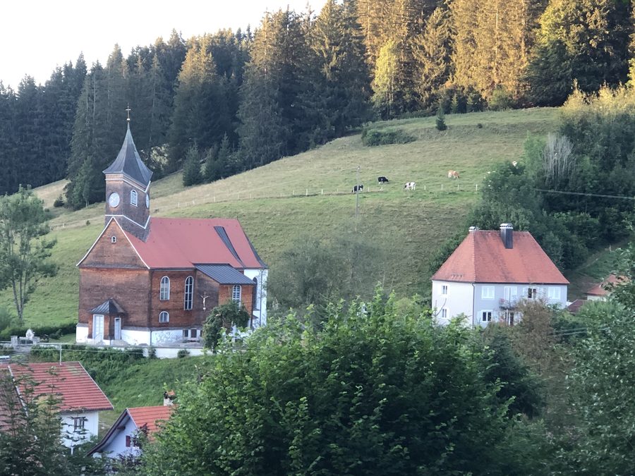 Außenansicht der Pfarrkirche St. Martin in Kreuzthal