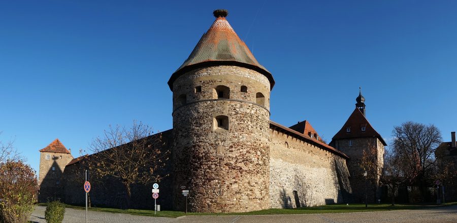 Burg Hohenberg auf einem Fels über der Eger in Hohenberg an der Eger