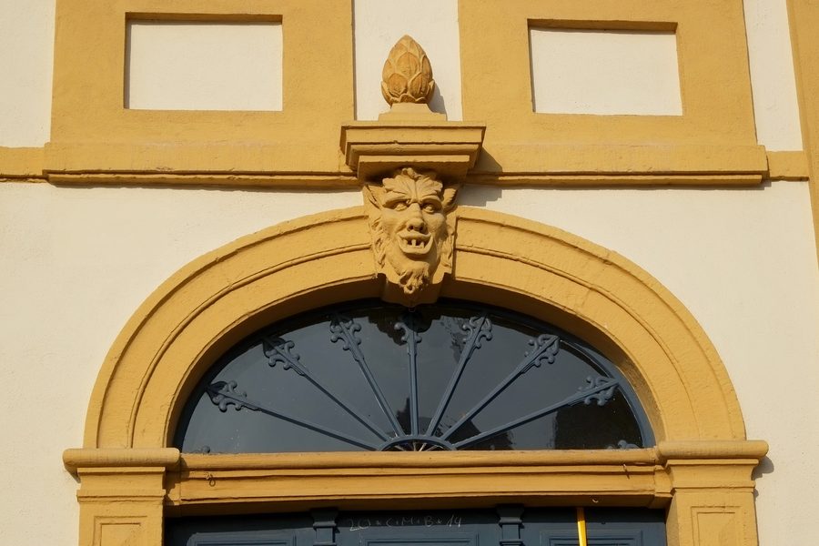 Haus Babenbergplatz 1 in Frickenhausen am Main