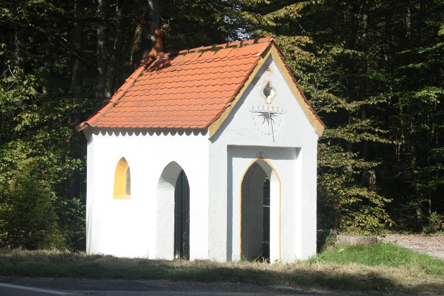 Hubertuskapelle im Ebersberger Forst in Bayern