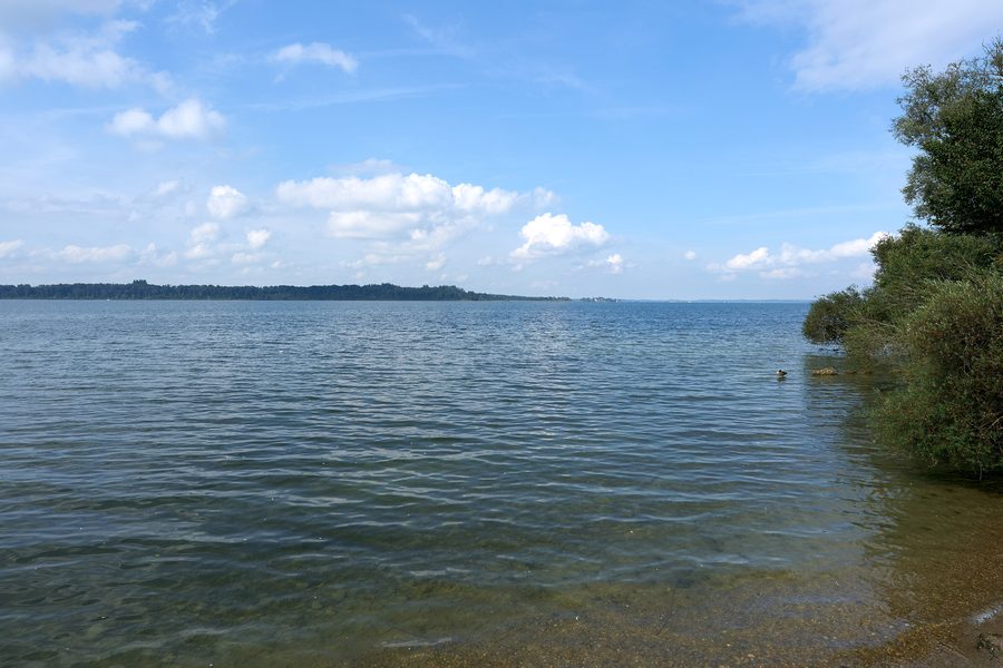 Blick auf den Chiemsee bei Bernau am Chiemsee