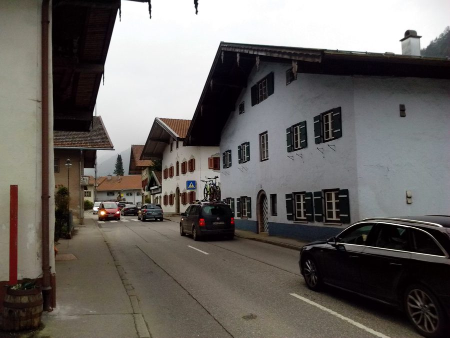 Ansicht von Eisenärzt in der Gemeinde Siegsdorf mit traditionellen Häusern