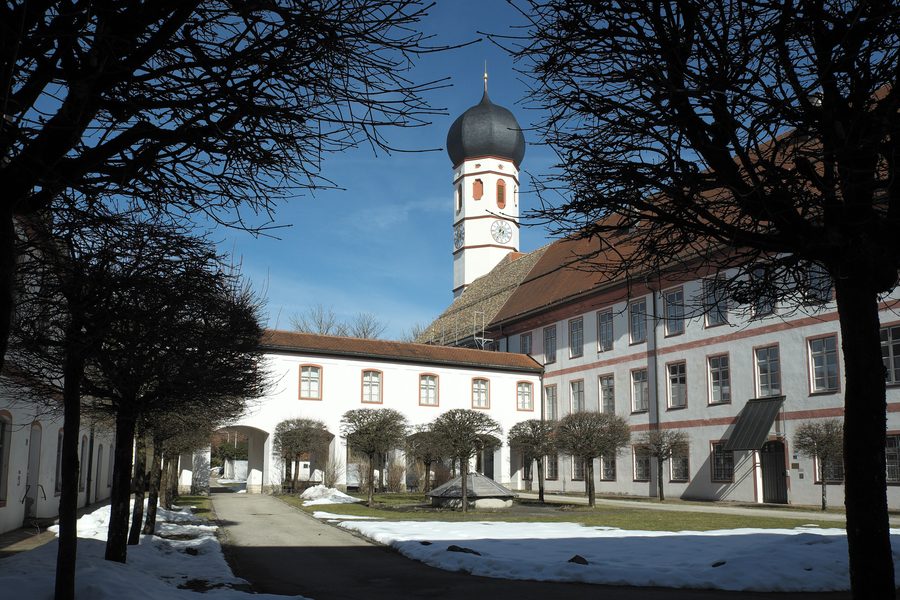 Außenansicht des Klosters Beuerberg in Beuerberg bei Eurasburg