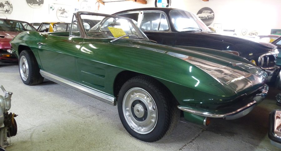 Historische Chevrolet Corvette von 1963 im Automuseum Adlkofen