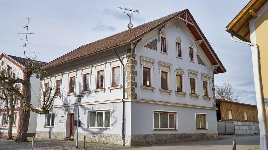 Historisches ehemaliges Gasthaus am Marktplatz von Hartkirchen-Pocking