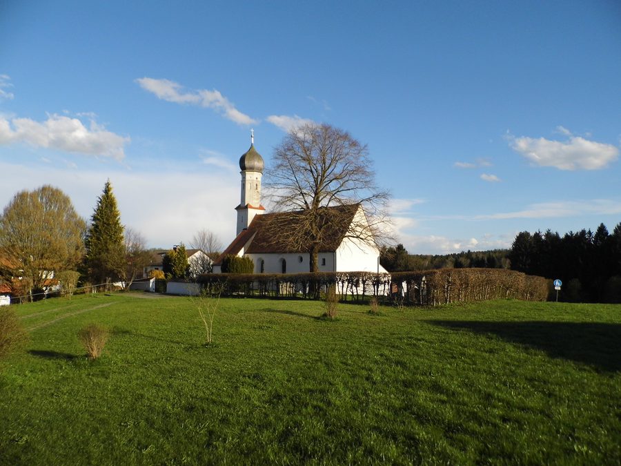Filialkirche St. Coloman in Kirchseeon von Nordwesten