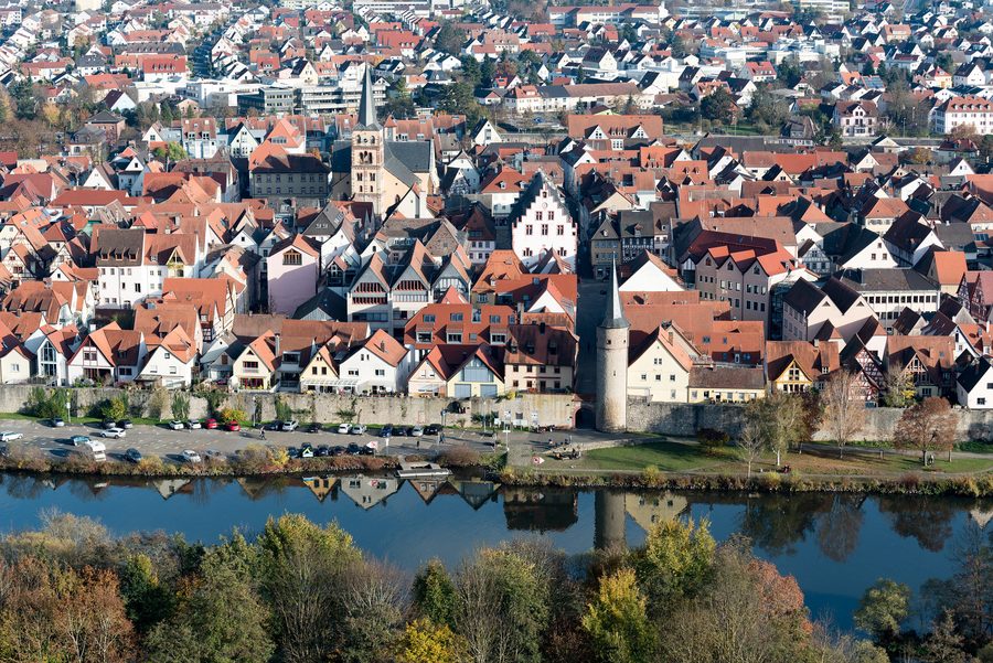 Blick von der Karlburg auf St. Andreas, Rathaus und Maintor in Karlstadt