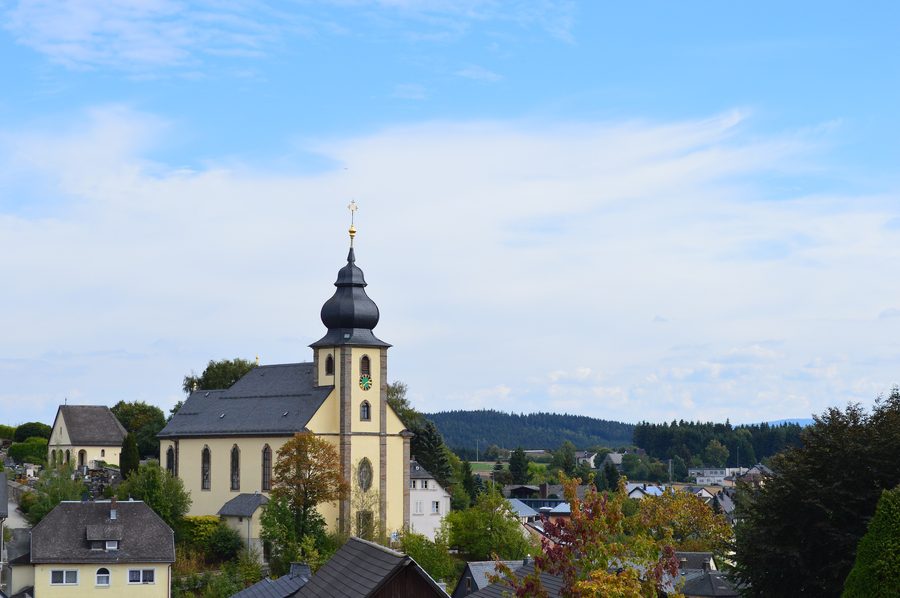West- und Nordseite der Filialkirche St. Bartholomäus und Martin in Marktleugast