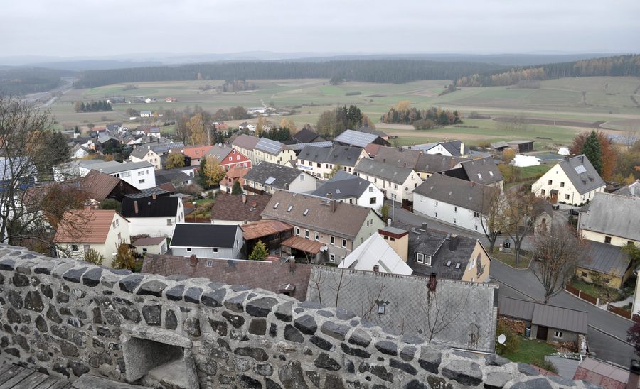 Burgruine Thierstein mit erhaltenem Bergfried