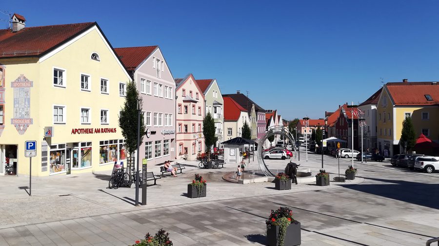Stadtplatz in Hemau im Oberpfälzer Landkreis Regensburg in Bayern