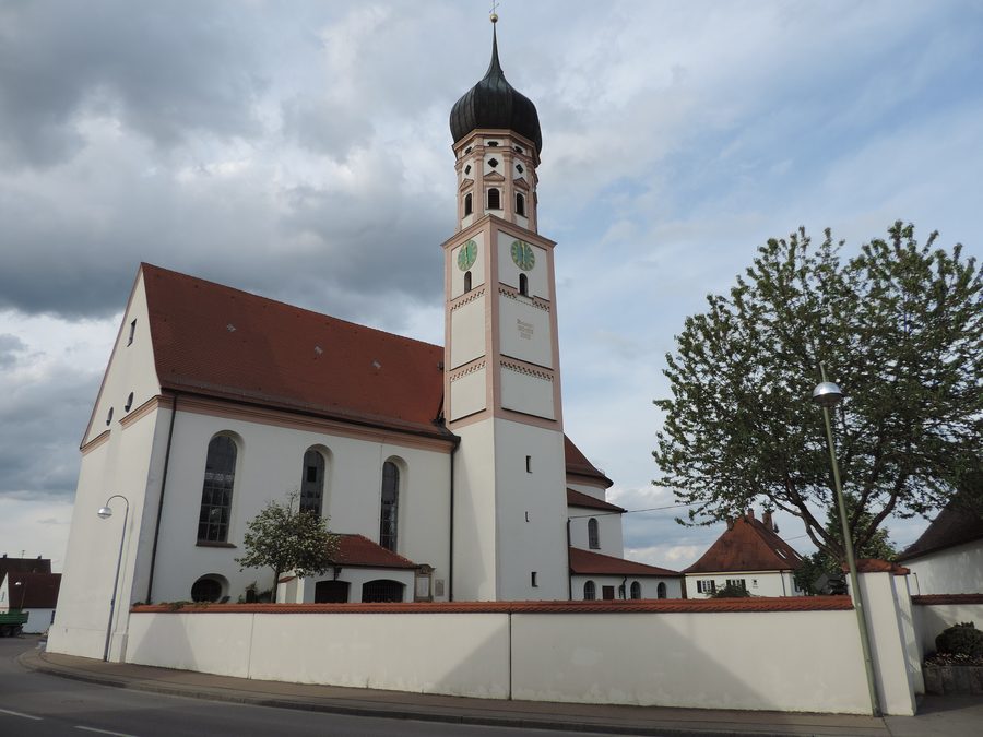 Südseite der Pfarrkirche St. Martin in Mertingen