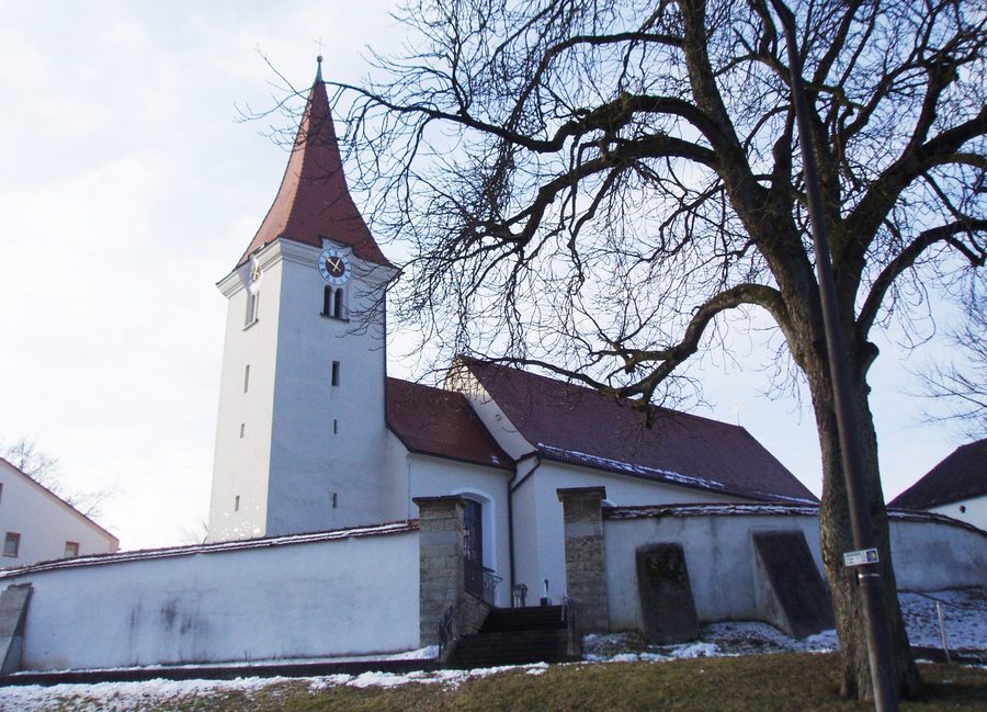 Katholische Pfarrkirche in Böhmfeld im Landkreis Eichstätt