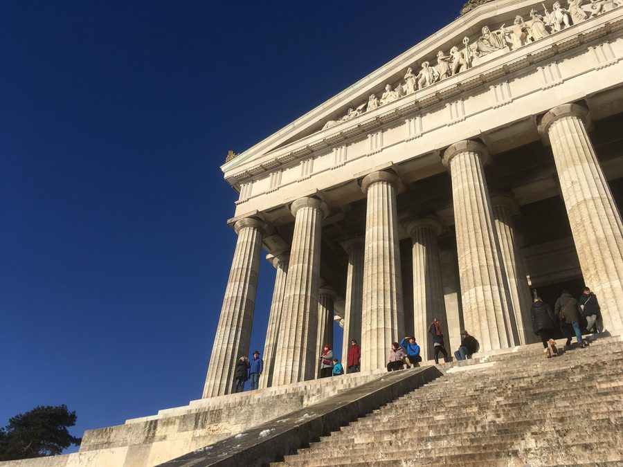 Walhalla bei Regensburg in Bayern, Außenansicht des klassizistischen Monuments