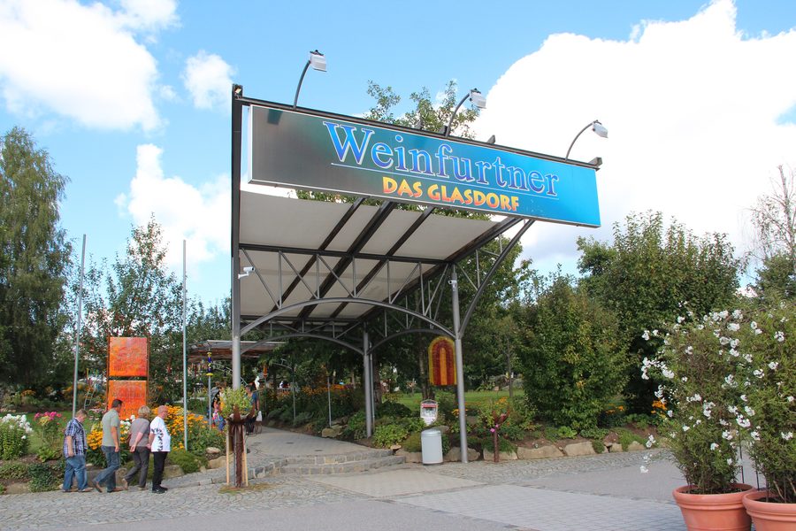 Außenansicht des Glasdorfs Arnbruck an der Glasstraße