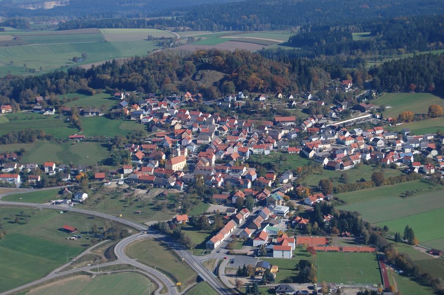 Blick auf Tännesberg mit dem Schlossberg