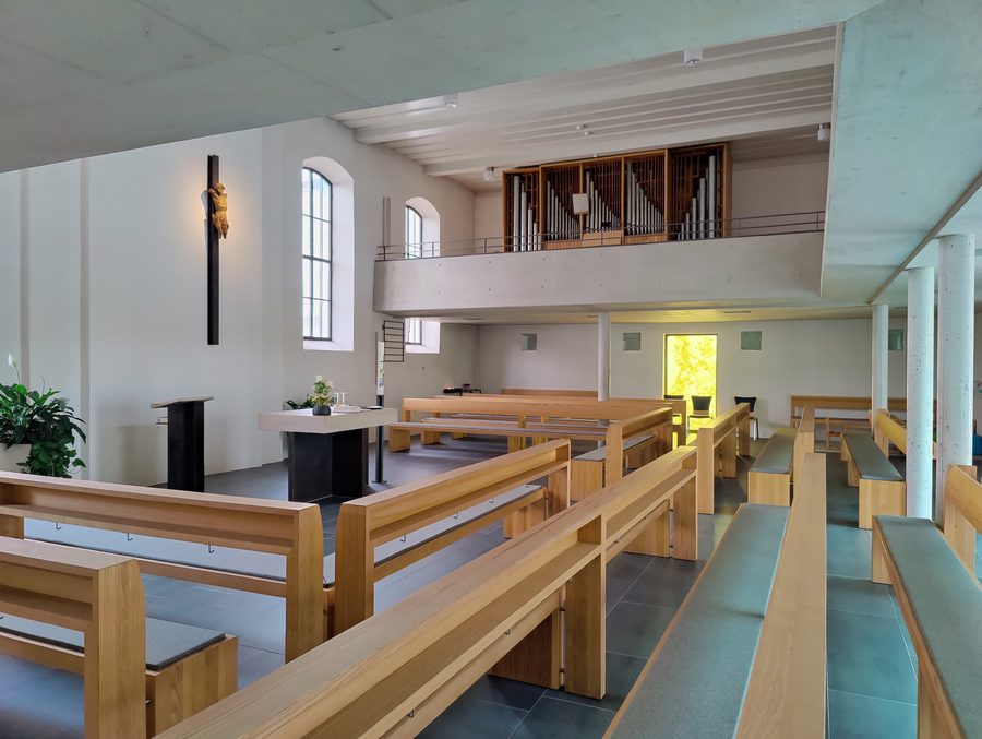 Außenansicht der evangelisch-lutherischen Erlöserkirche in Schwandorf, Bayern