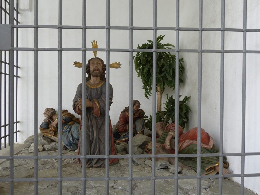 Ölberggruppe am Fuggerschloss in Babenhausen im Landkreis Unterallgäu