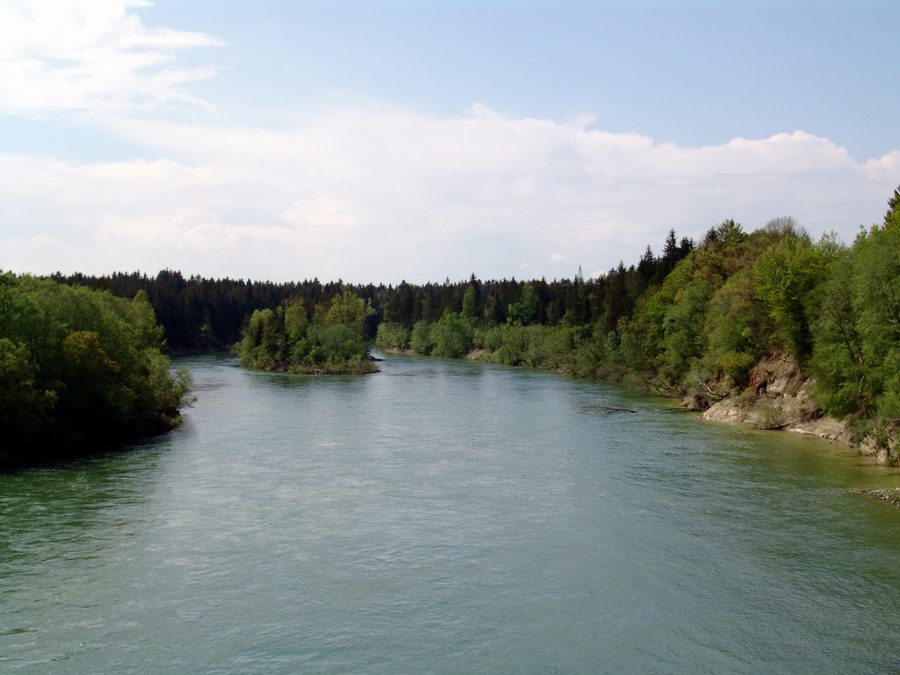 Lech bei Kaufering unterhalb der Lechstaustufe 18