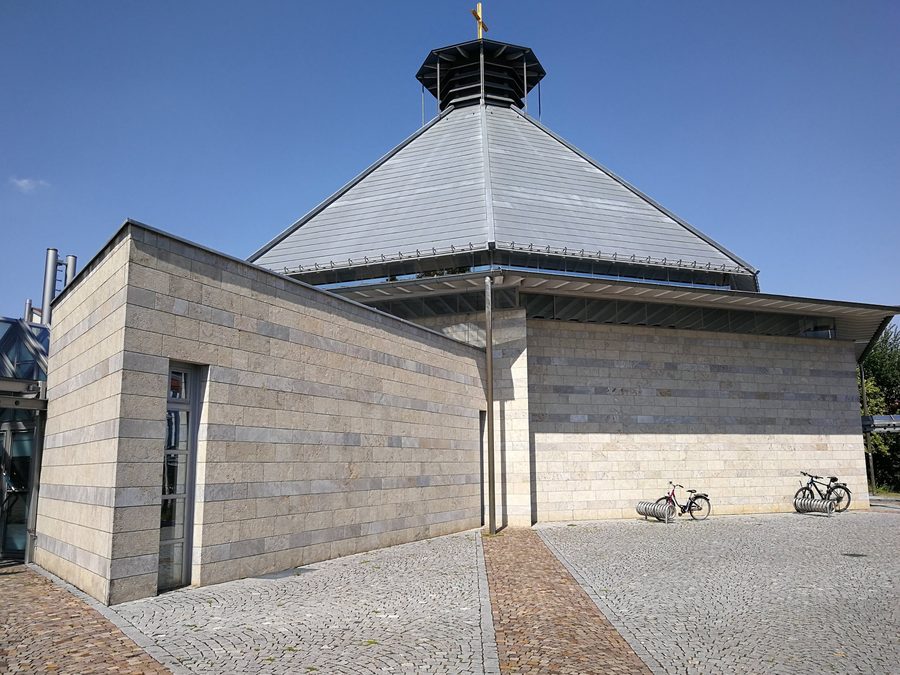 Katholische Pfarrkirche St. Otto in Herzogenaurach im Landkreis Erlangen-Höchstadt