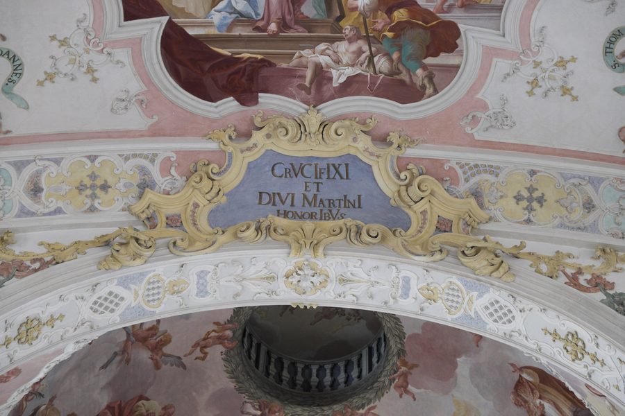 Stuckdekor am Chorbogen der Stadtpfarrkirche St. Martin in Marktoberdorf