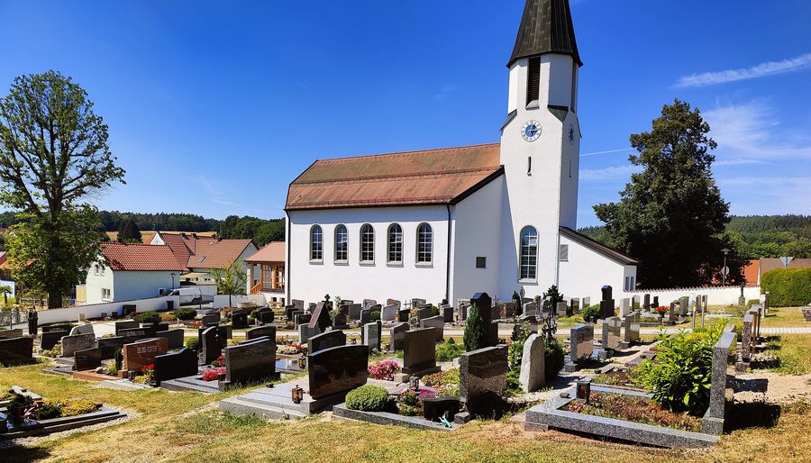 Katholische Pfarrkirche St. Nikolaus in Etzenricht im Landkreis Neustadt an der Waldnaab
