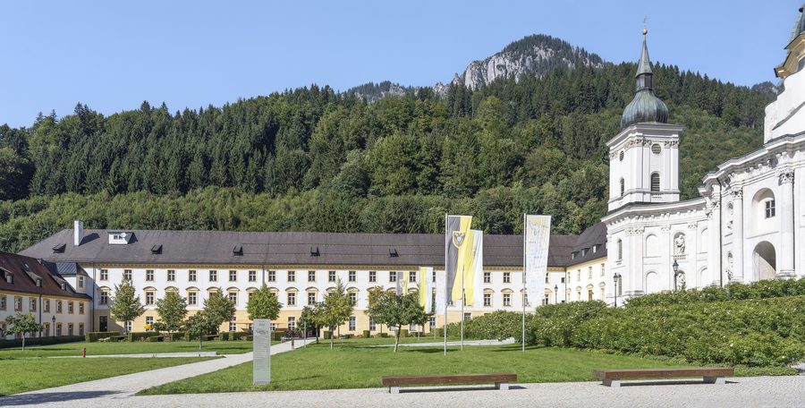 Kloster Ettal mit Basilika im Ort Ettal