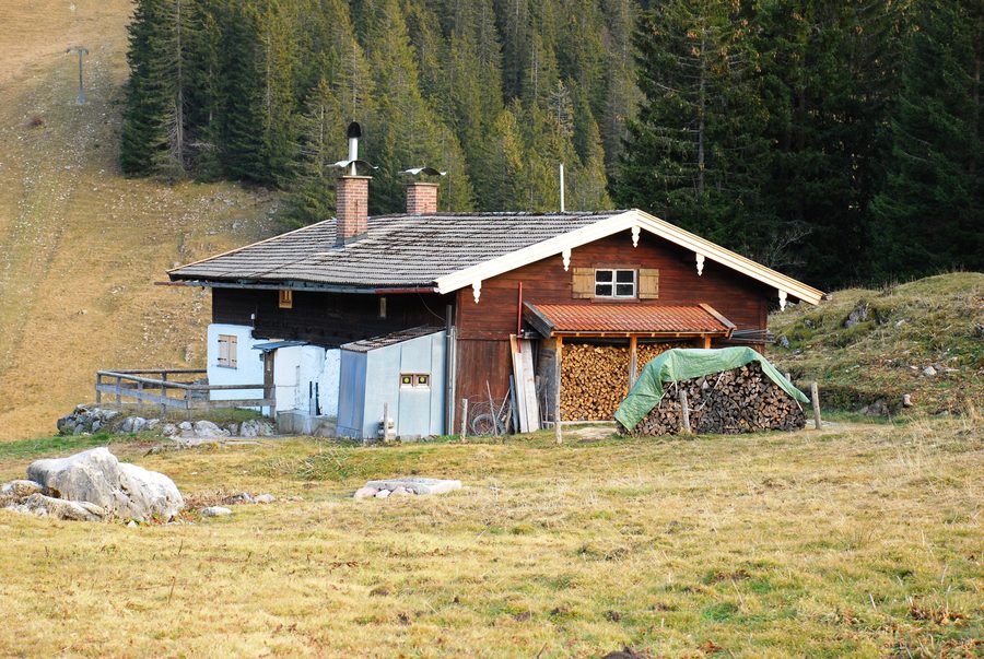 Oberleitnerhütte auf der Unteren Schönfeldalm oberhalb von Spitzingsee