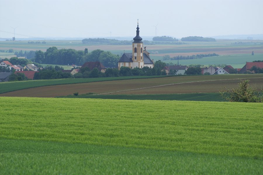 Gaukönigshofen von Nordwesten mit Ortsansicht und umliegender Landschaft