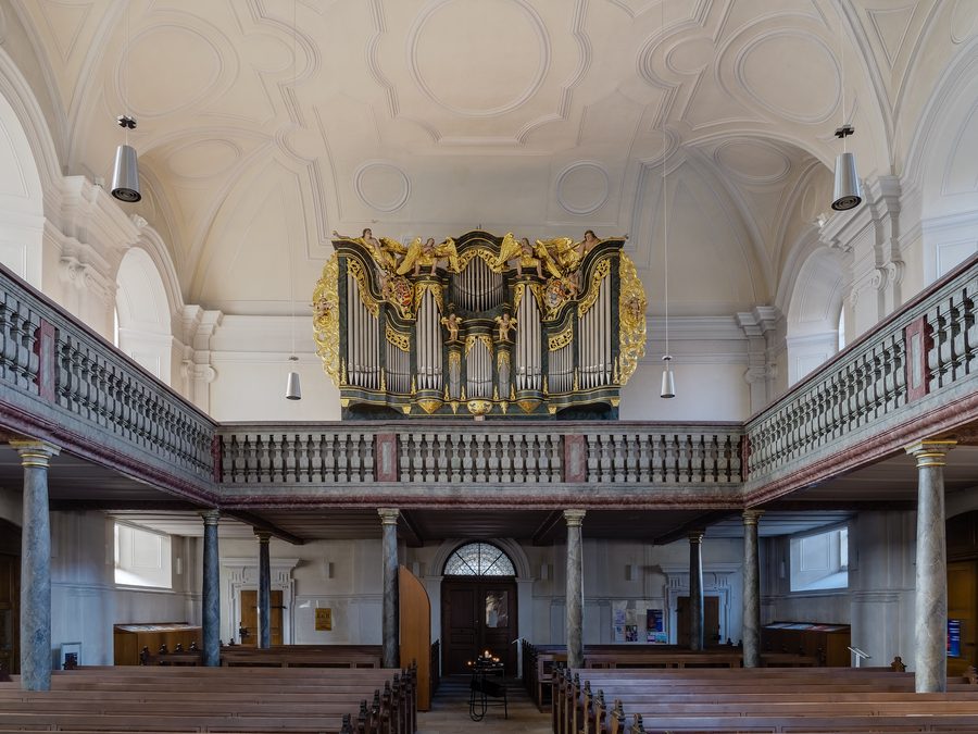 Empore mit Orgel in der Altstädter Kirche in Erlangen
