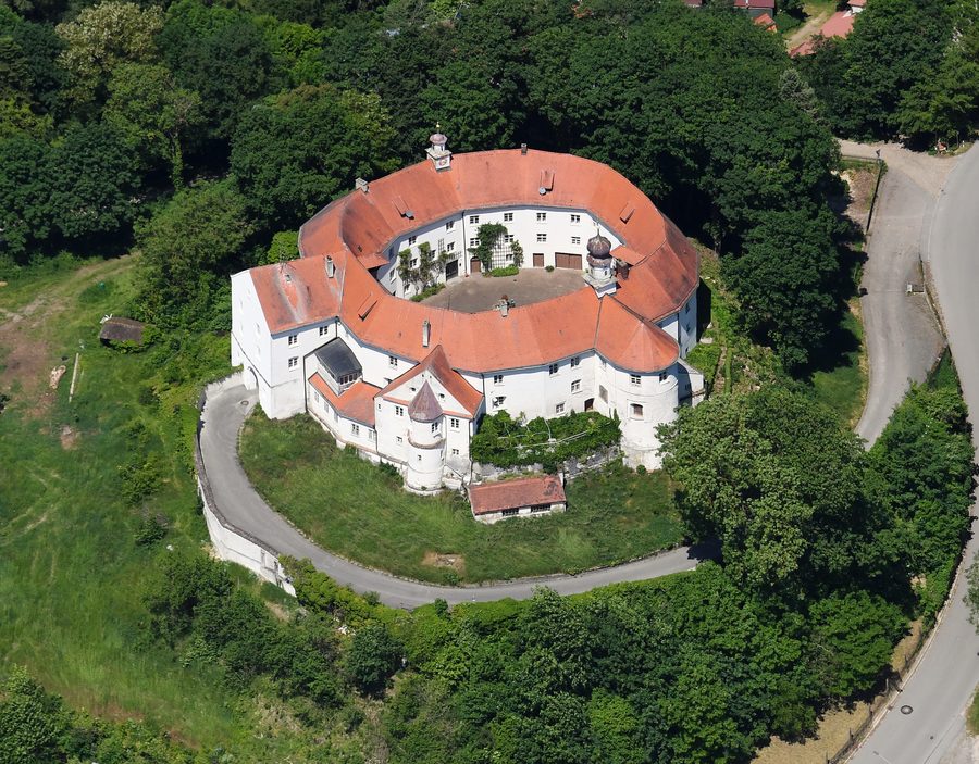 Luftaufnahme von Schloss Wildenberg aus südlicher Richtung