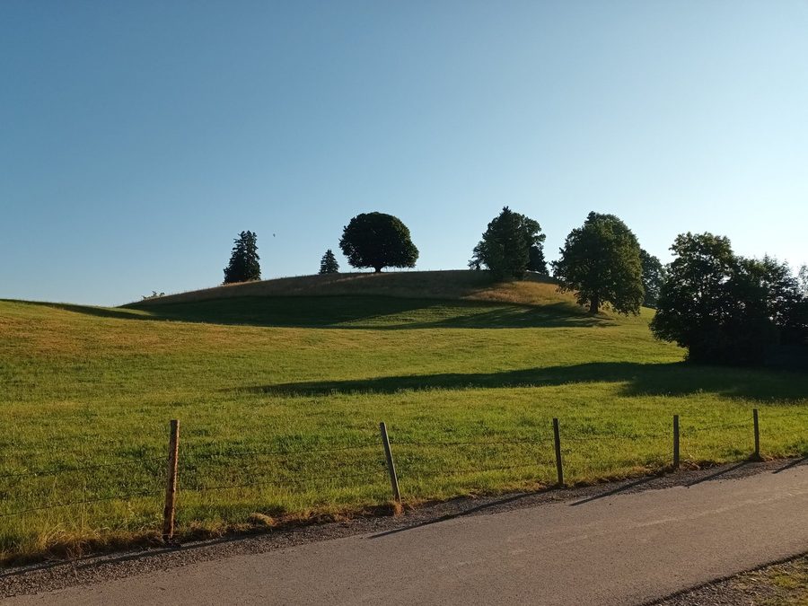 Hügel Schöney südlich von Dietringen in der Gemeinde Rieden am Forggensee