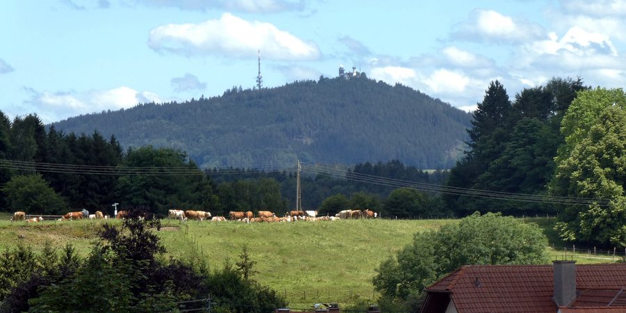 Hoher Peißenberg mit Sender, meteorologischem Observatorium und Marienkirche
